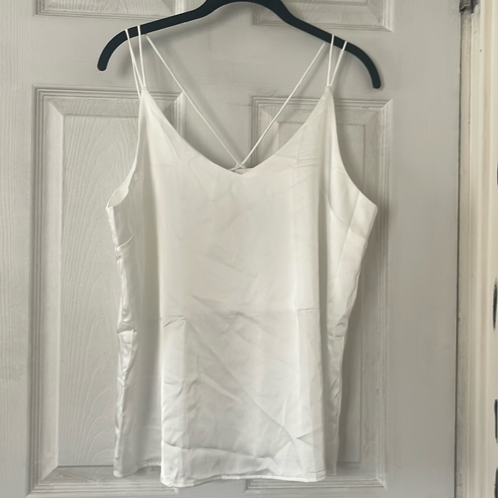 Ekouaer White Cami. Women’s size Large